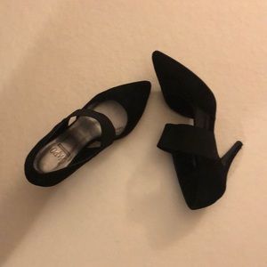 Black pointed toe pumps 7 1/2